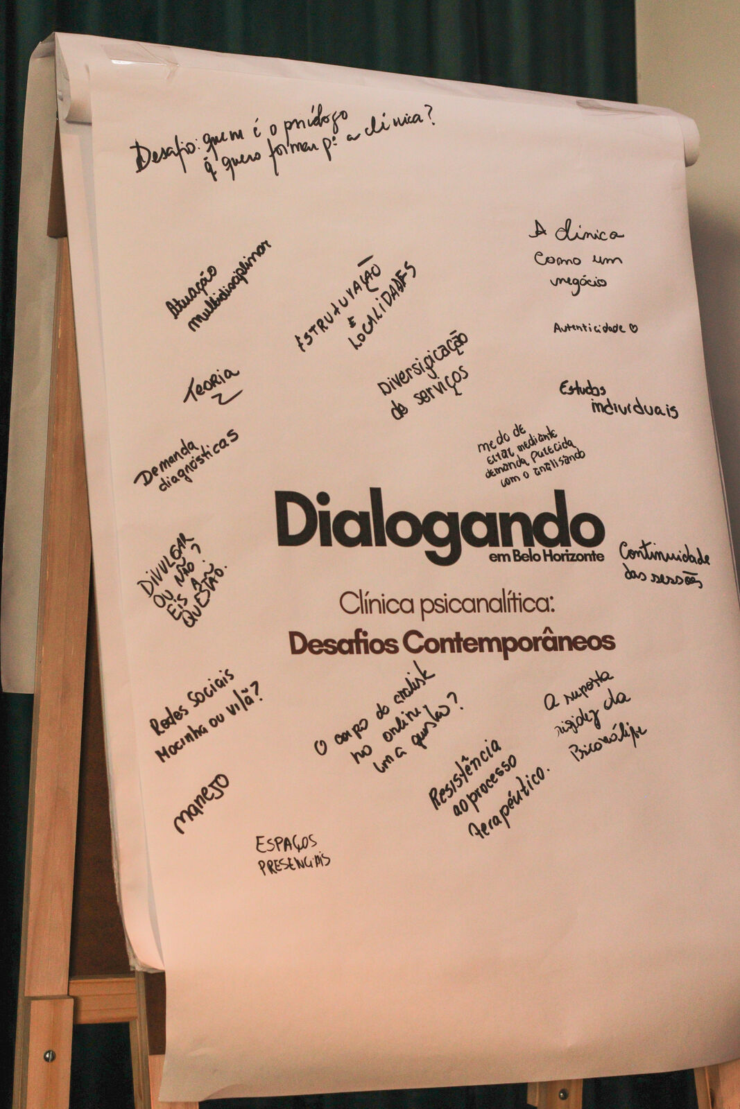 Cartaz com as anotações da conversa do Dialogando